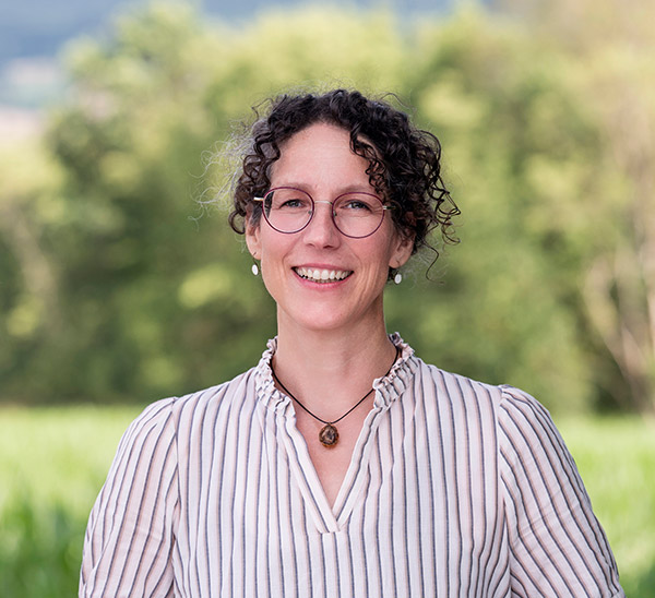 Iris Schmitt, Weigelshofen